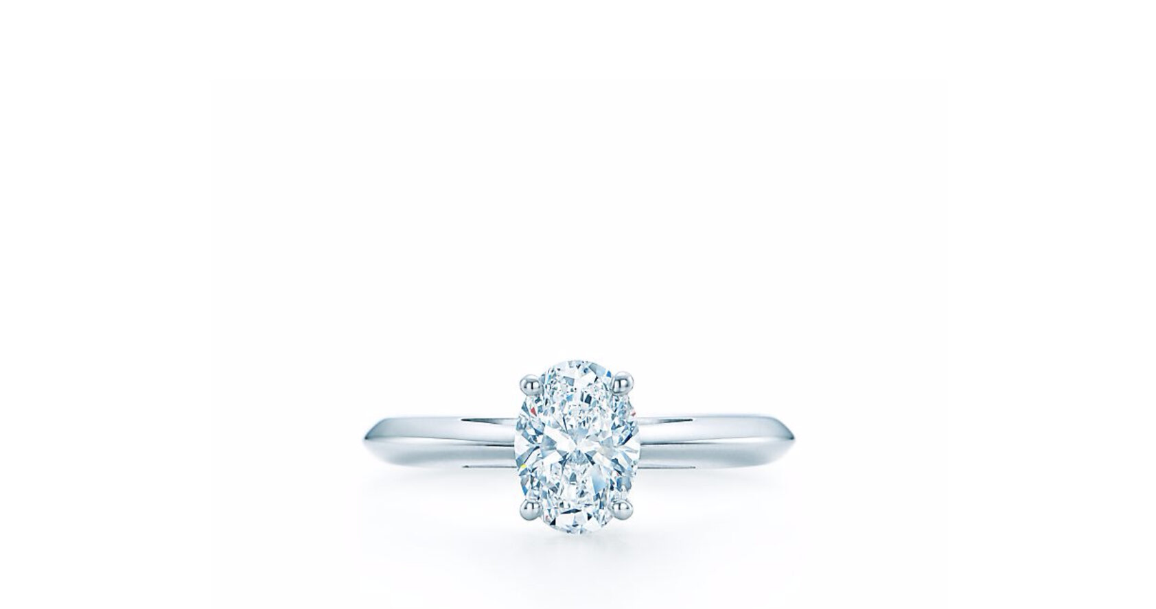 Simple and clean Oval diamond with ring for a timeless look